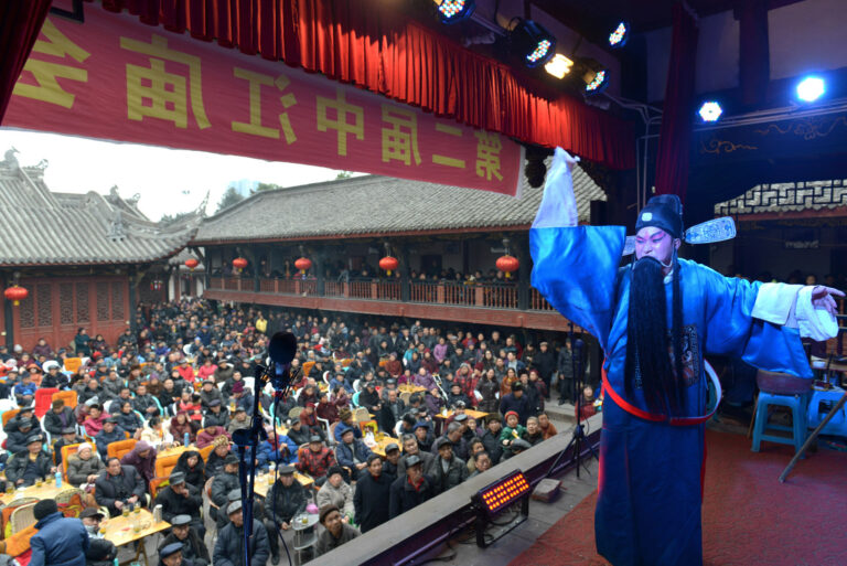 Yang He - Watch-Sichuan-Opera